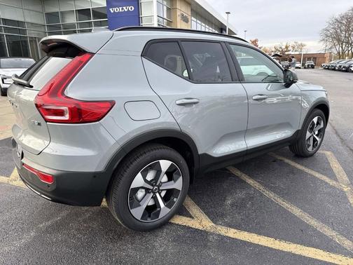 2026 Volvo XC40 B5 Plus