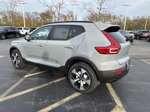 2026 Volvo XC40 B5 Plus