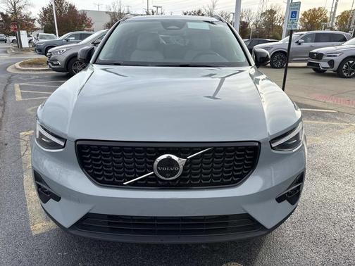 2026 Volvo XC40 B5 Plus