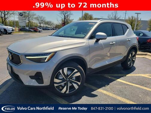 2025 Volvo XC40 B5 Ultra Bright Theme