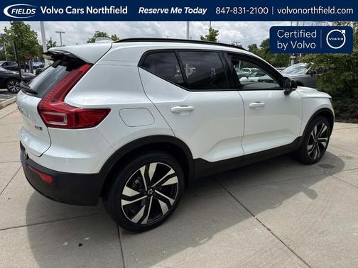 Crystal White Metallic 2023 Volvo XC40 B5 Plus Dark Theme