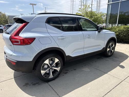 Cloud 9 White 2026 Volvo XC40 B5 Plus