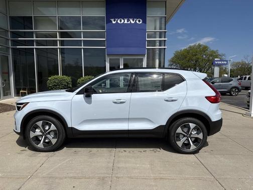 Cloud 9 White 2026 Volvo XC40 B5 Plus
