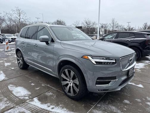 2025 Volvo XC90 B6 Plus 7-Seater