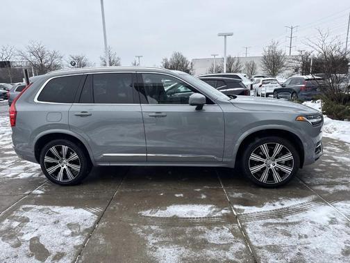 2025 Volvo XC90 B6 Plus 7-Seater