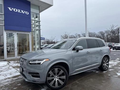 2025 Volvo XC90 B6 Plus 7-Seater