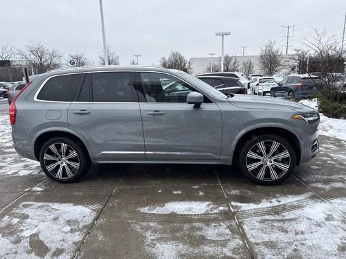 2025 Volvo XC90 B6 Plus 7-Seater