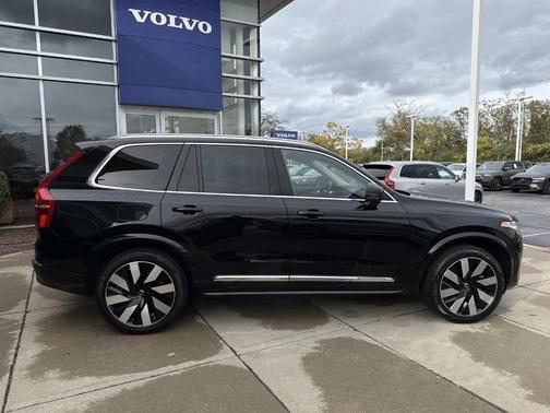 2023 Volvo XC90 Recharge Plug-In Hybrid T8 Ultimate 6-Seater