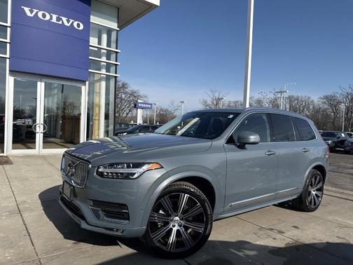 2023 Volvo XC90 B6 Ultimate 7-Seater