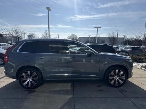 2023 Volvo XC90 B6 Ultimate 7-Seater