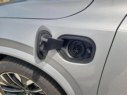 2025 Volvo XC90 Plug-In Hybrid T8 Plus 6-Seater