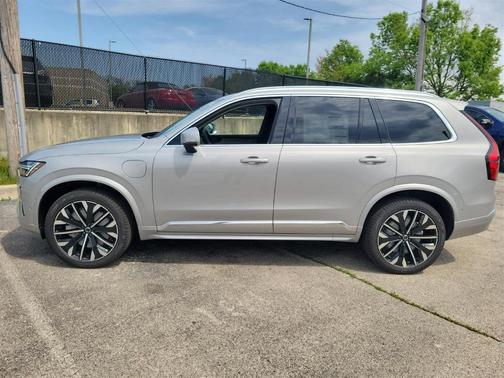 2025 Volvo XC90 Plug-In Hybrid T8 Plus 6-Seater