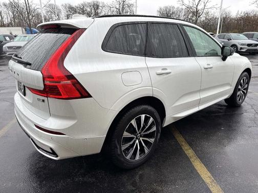 2025 Volvo XC60 B5 Plus