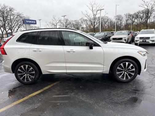 2025 Volvo XC60 B5 Plus