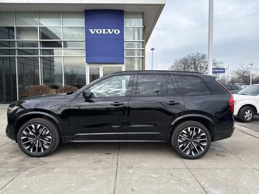 2026 Volvo XC90 B6 Ultra Dark Theme 6-Seater