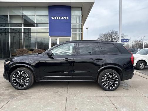 2026 Volvo XC90 B6 Ultra Dark Theme 6-Seater