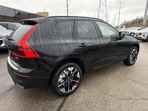 2026 Volvo XC60 B5 Plus