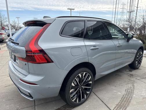 2026 Volvo XC60 B5 Ultra