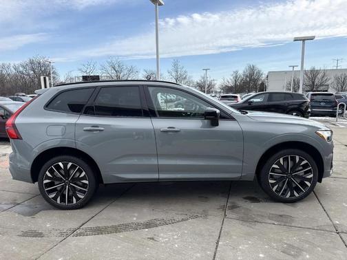 2026 Volvo XC60 B5 Ultra