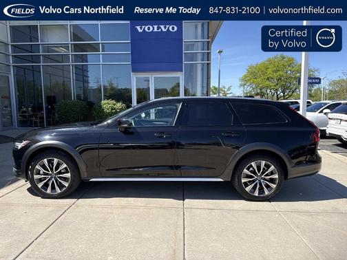 Onyx Black Metallic 2024 Volvo V90 Cross Country B6 Plus
