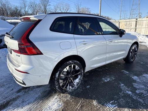 2026 Volvo XC60 B5 Plus