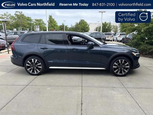 Denim Blue Metallic 2025 Volvo V60 Cross Country B5 Ultra