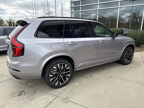 2026 Volvo XC90 B6 Ultra Dark Theme 7-Seater