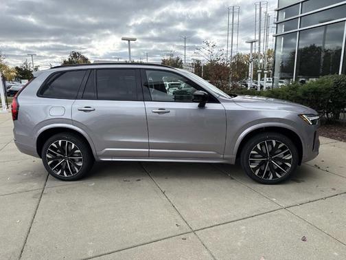 2026 Volvo XC90 B6 Ultra Dark Theme 7-Seater