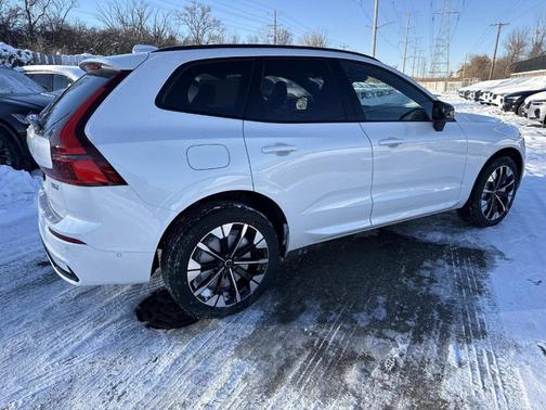 2026 Volvo XC60 Plug-In Hybrid T8 Plus