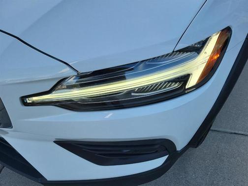 2020 Volvo V60 Cross Country T5