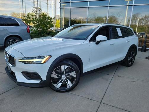 2020 Volvo V60 Cross Country T5