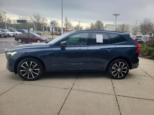 2024 Volvo XC60 B5 Plus Dark Theme