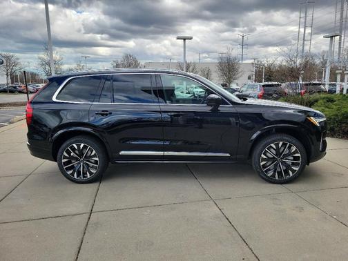 2025 Volvo XC90 B5 Plus 7-Seater