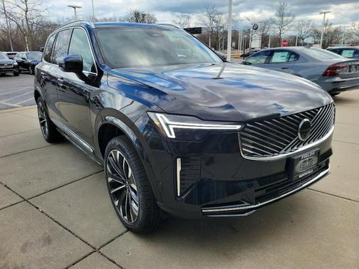 2025 Volvo XC90 B5 Plus 7-Seater
