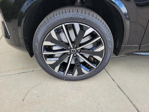 2025 Volvo XC90 B5 Plus 7-Seater