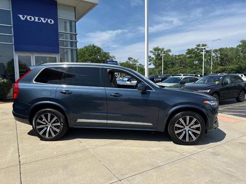 2024 Volvo XC90 B6 Plus Bright Theme 7-Seater