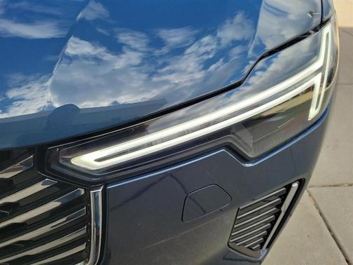 2025 Volvo XC90 B6 Ultra