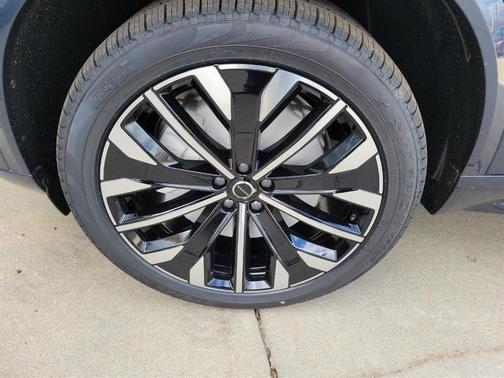 2025 Volvo XC90 B6 Ultra