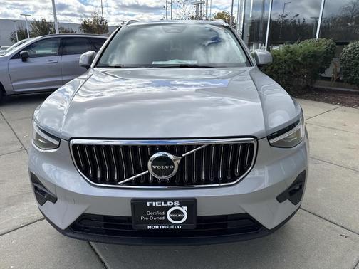2025 Volvo XC40 B5 Plus Bright Theme