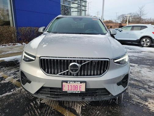 2025 Volvo XC40 B5 Plus Bright Theme