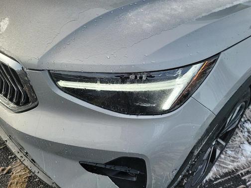 2025 Volvo XC40 B5 Plus Bright Theme