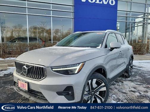 2025 Volvo XC40 B5 Plus Bright Theme