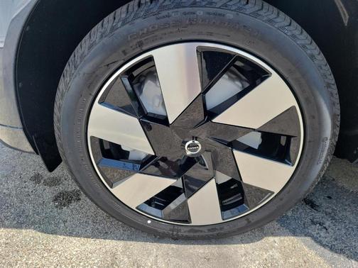 2025 Volvo XC60 Plug-In Hybrid T8 Plus