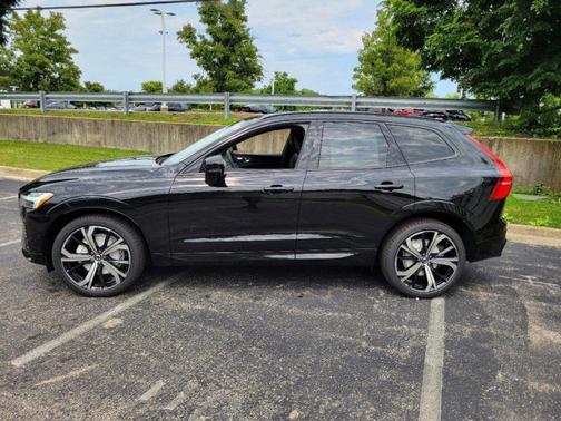 2025 Volvo XC60 B5 Ultra