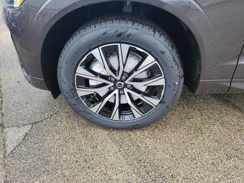 2025 Volvo XC60 B5 Core