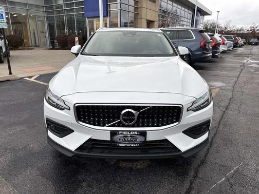 2024 Volvo V60 Cross Country B5 Plus