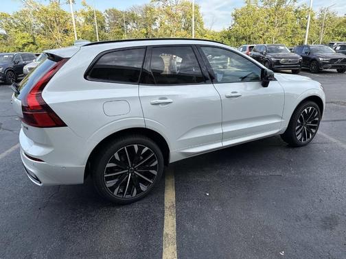 2026 Volvo XC60 B5 Ultra