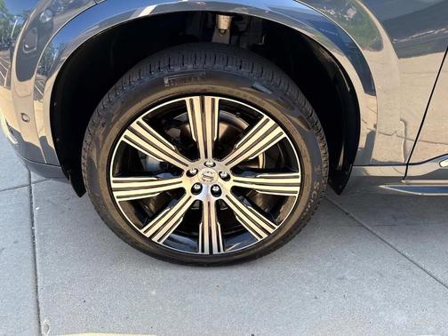 2024 Volvo XC90 B6 Plus Bright Theme 6-Seater