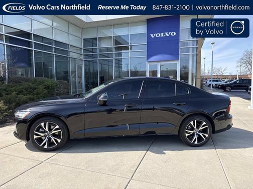 Onyx Black Metallic 2025 Volvo S60 B5 Plus