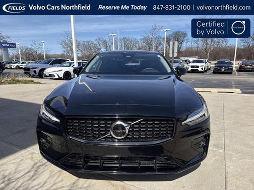 Onyx Black Metallic 2025 Volvo S60 B5 Plus